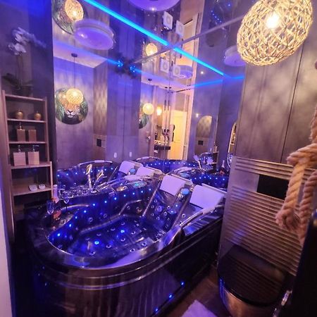 Warszawa Wola Wyjatkowe Studio Z Jacuzzi, Sauna I Fotelem Do Masazu - Exceptional Studio In Warsaw With Jacuzzi, Sauna And Massage Chair Varsóvia Exterior foto
